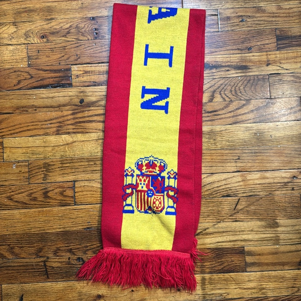 Spain Knit Soccer Fan Scarf - Picture 7 of 11